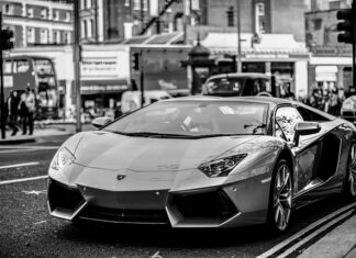 Ile jedzie Aventador? Ile jedzie Aventador?