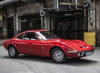 Ile świateł cofania ma opel insignia?