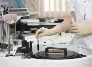 Jakie służby mają niebieskie światła?